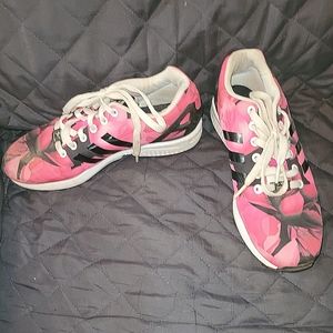 Adidas Torsion Size 9 Pink % Black Floral